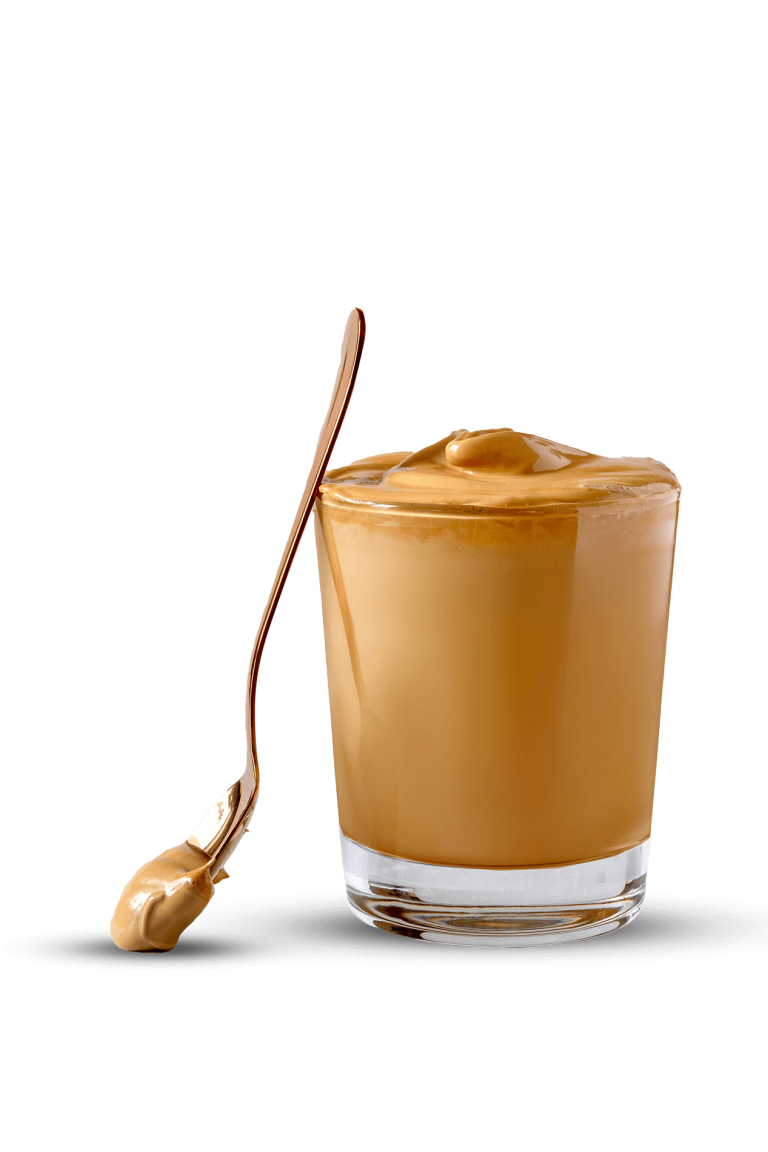 Sommergetränk 2026 Kaffeecreme in einem Glas mit einem Löffel daneben.